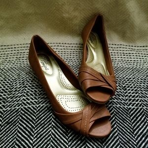 Peep toed wedged flats